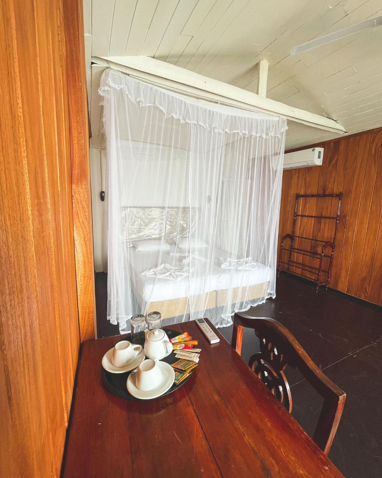 Why Not Guest House Hikkaduwa Bagian luar foto
