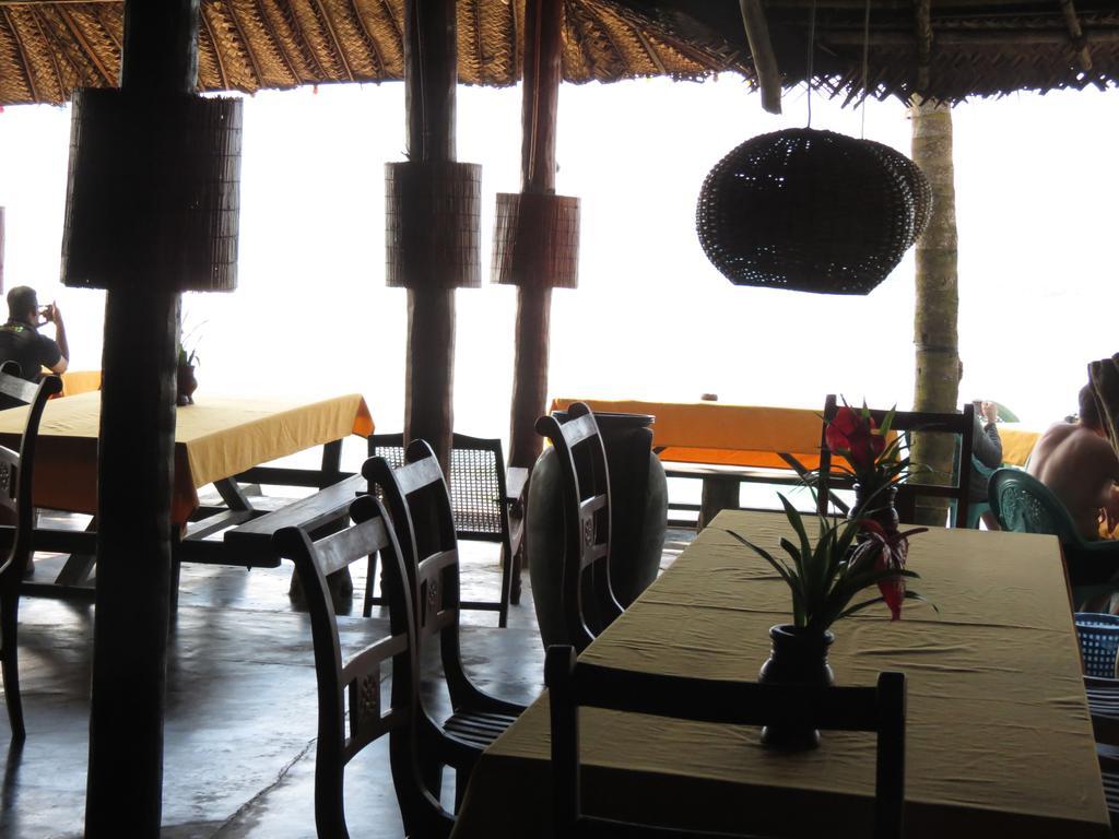 Why Not Guest House Hikkaduwa Bagian luar foto