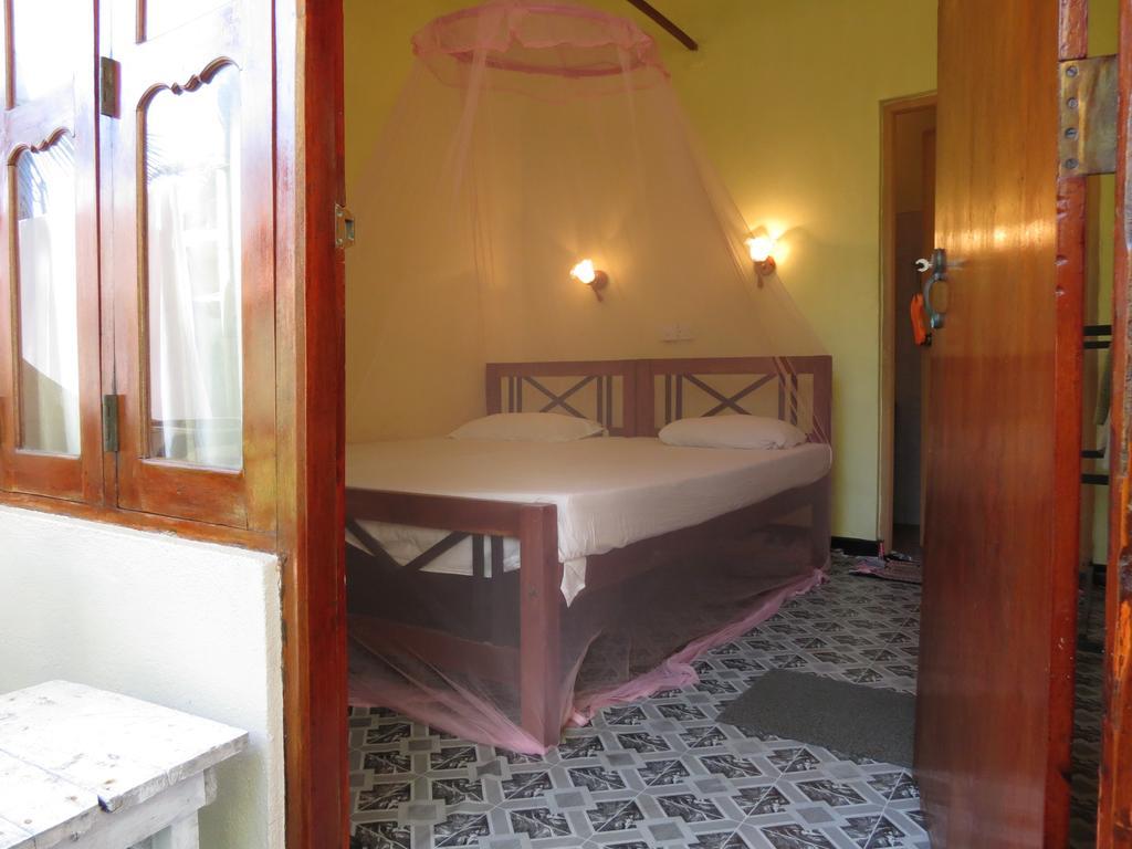 Why Not Guest House Hikkaduwa Ruang foto