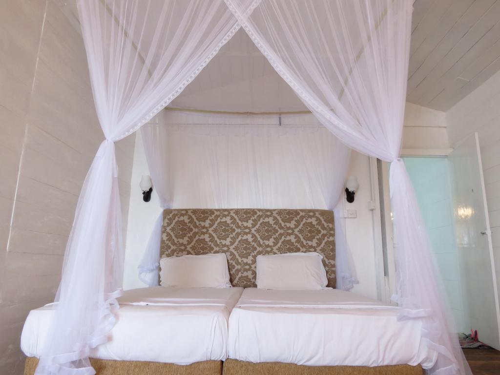Why Not Guest House Hikkaduwa Bagian luar foto