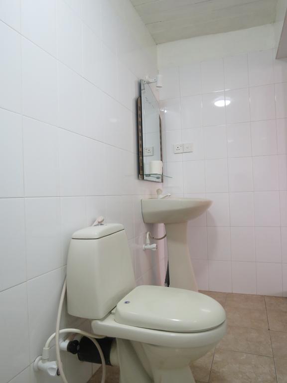 Why Not Guest House Hikkaduwa Bagian luar foto