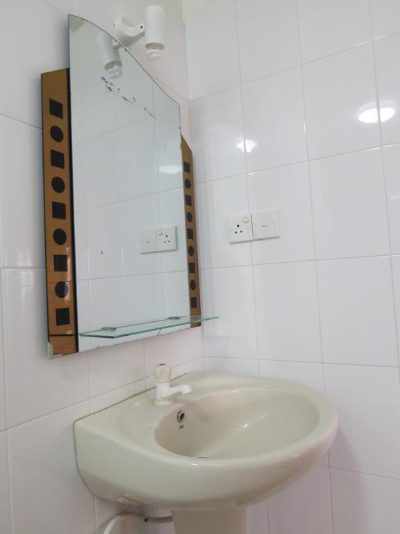 Why Not Guest House Hikkaduwa Bagian luar foto